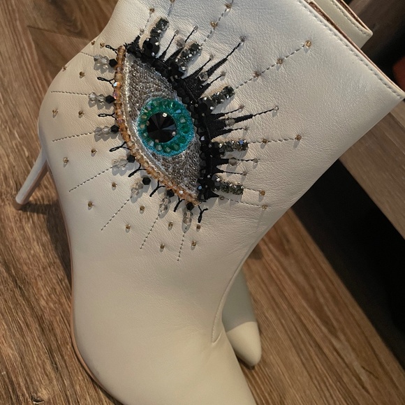 NWOT KURT GEIGER London Belgravia Embellished Eye Booties - Size 7 - Picture 5 of 7
